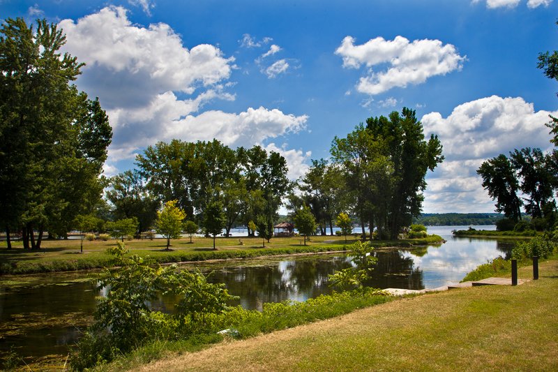 NY278.jpg :: Looking South along Conesus Lake

Lakeville NY - Summer 2011