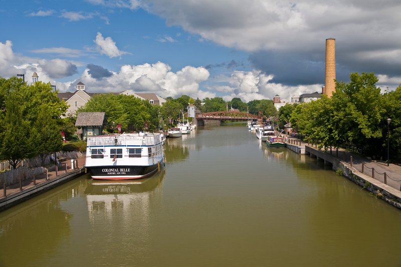 NY281.jpg :: The view looking West along the Erie Canal in Fairport NY

Fairport NY - Summer 2008