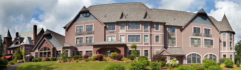 NY292.jpg :: Panorama of the Belhurst Castle along Seneca Lake

Geneva NY - Summer 2010
