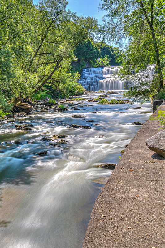 NY707.jpg :: Williamsville, a Buffalo suburb, is host to beautiful Glen Park with its waterfall & nearby pond

Williamsville NY - Summer 2019