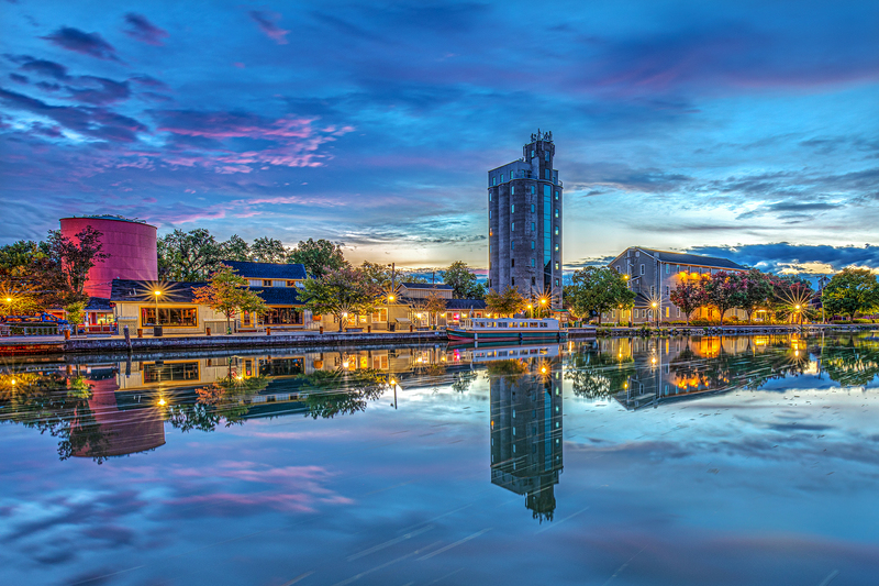 NY777.jpg :: Beautiful dawn lighting at Schoen Place

Pittsford NY - Fall 2020