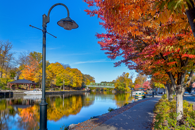 NY794.jpg :: Beautiful Fall color and reflection on the Erie Canal at Schoen Place

Pittsford NY - Fall 2022