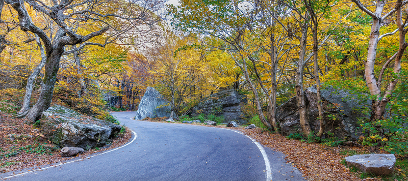 VT041.jpg :: Used by Canadian smugglers in the past, here is the view driving N thru Smugglers Notch

Smugglers Notch, VT - Fall 2025