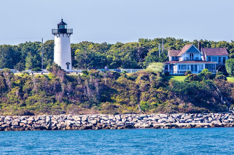 MA0221.jpg :: The East Chop Lighthouse built in 1828

Martha's Vineyard, MA - Summer 2015