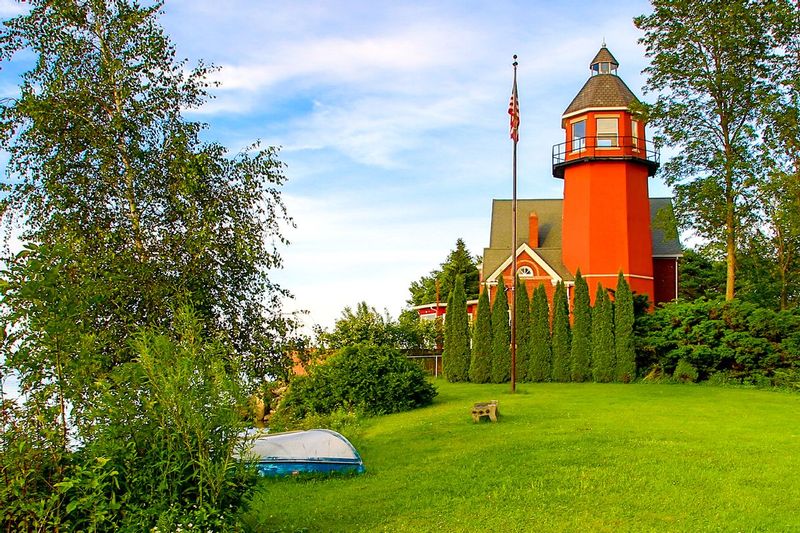NY295.jpg :: Late afternoon view along the Lake Ontario shoreline of the Braddock Bay Lighthouse

Braddock Bay NY - Summer 2015