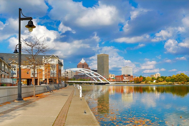 NY374.jpg :: Corn Hill Landing looking North, along the Genesee River, at the city skyline in the background
 
Rochester NY - Fall 2014