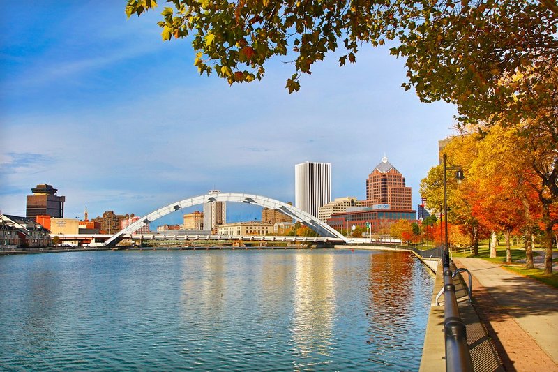 NY393.jpg :: Northern view, along the Genesee River, of the Rochester city skyline on a beautiful Fall day

Rochester, NY - Fall 2014