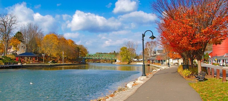 NY399.jpg :: A panoramic view, looking West, at Schoen Place in the late Fall season

Pittsford NY - Fall 2014