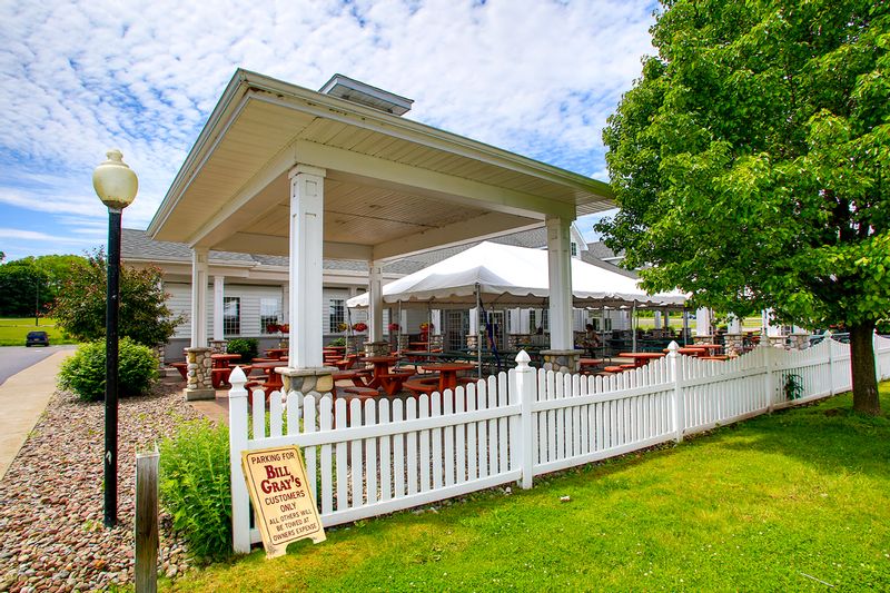 NY412.jpg :: Sea Breeze's infamous, Bill Gray's Restaurant

Rochester NY - Summer 2015