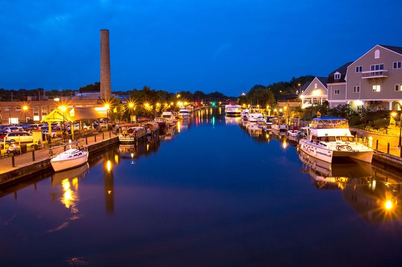 NY415.jpg :: Late twilight view looking East along Fairport's Erie Canal

Faiport NY - Summer 2015