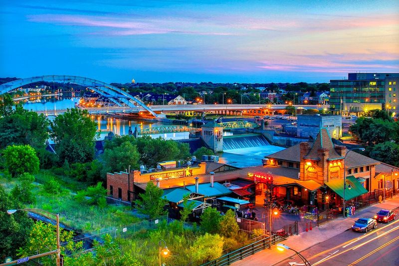 NY423.jpg :: Early twilight view of the Dinosaur Restaurant with Freddy Sue Bridge & Gensee River as the backdrop

Rochester NY - Summer 2015