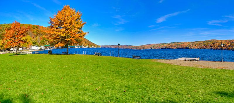 NY457.jpg :: Panoramic view looking North along Keuka Lake

Hammondsport NY - Fall 2015