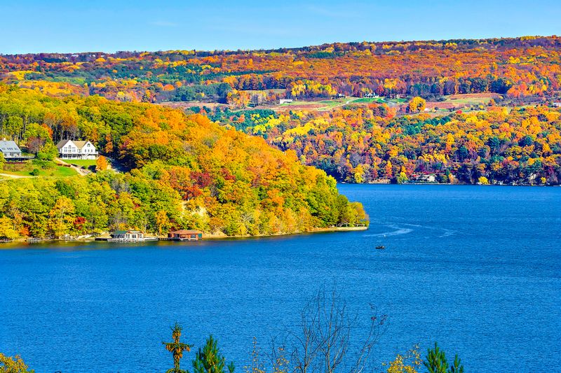 NY459.jpg :: Close up view of the Bluff Point on Keuka Lake

Keuka Lake area NY - Fall 2015