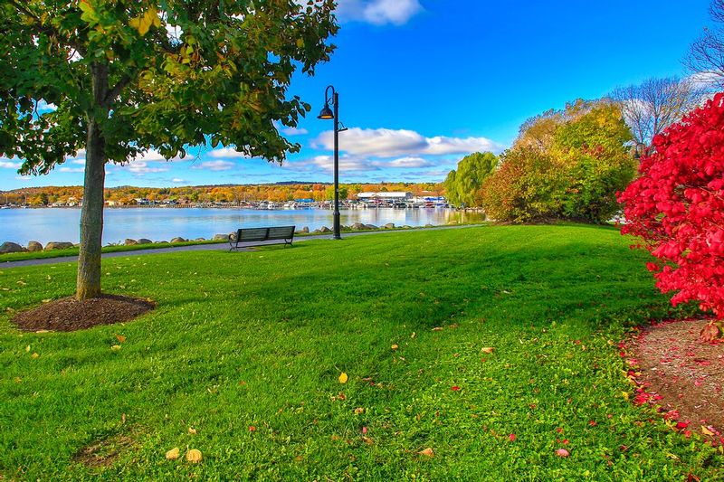 NY466.jpg :: The view West from inside Kershaw Park

Canandaigua NY - Fall 2015
