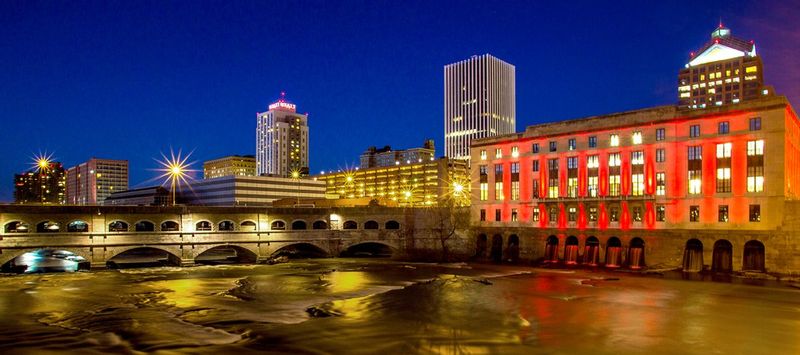 NY467p.jpg :: Panoramic version of the Aqueduct area along the Genesee River with the Rundle Library decked out in red

Rochester NY - Fall 2015