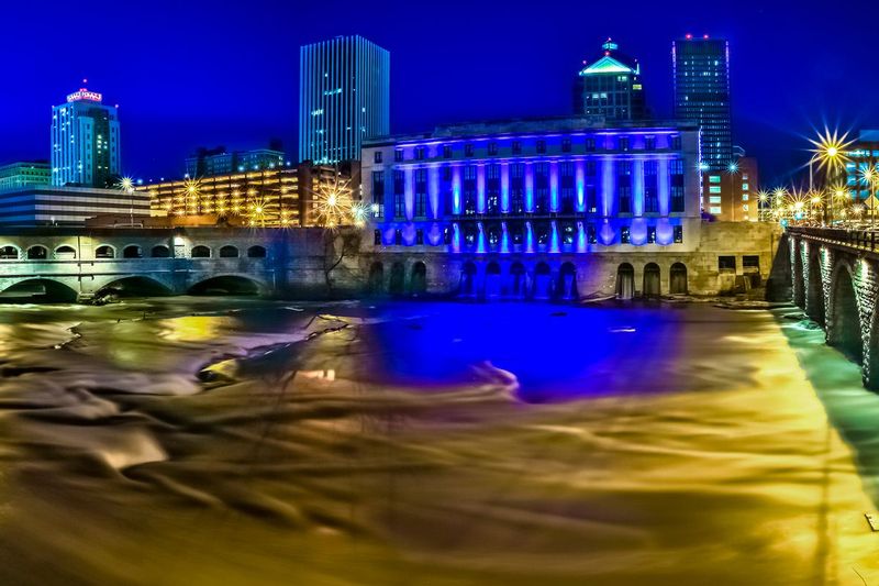 NY468.jpg :: Aqueduct area along the Genesee River with the Rundle Library decked out in blue

Rochester NY - Fall 2015