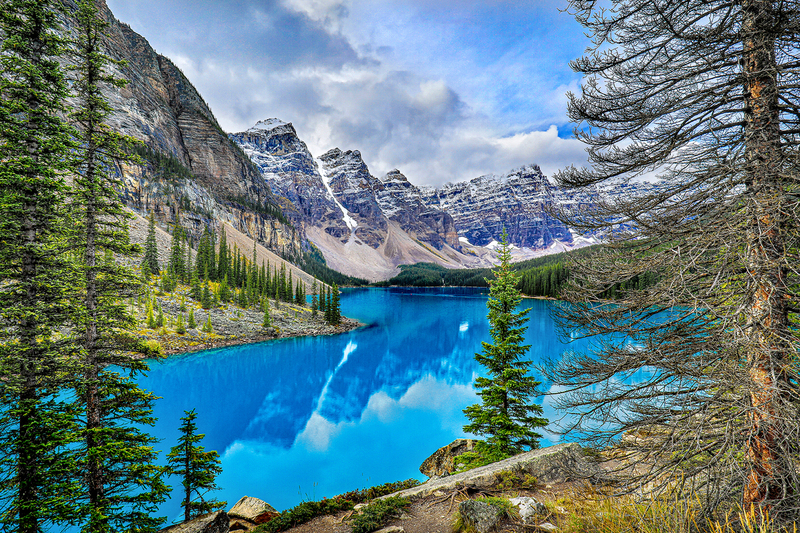 CR020.jpg :: View of Moraine Lake from atop the \