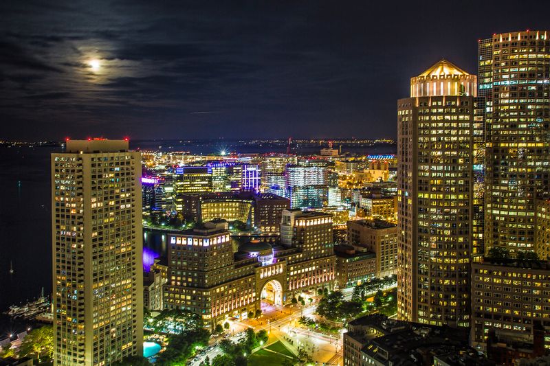 MA039.jpg :: Boston skyline on a moonlit night as seen from atop the Marriott Custom House

Boston MA - Summer 2016