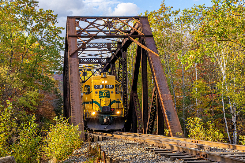 NH042.jpg :: Conway Scenic train as it passes through the \