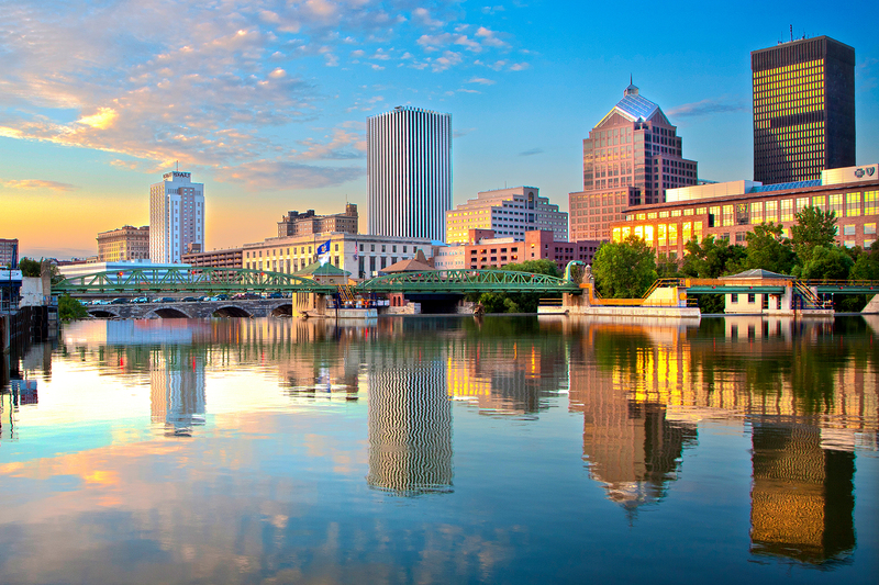 NY254.jpg :: Looking North along the Genesee River at a portion of Rochester's city skline

Rochester NY - Summer 2011