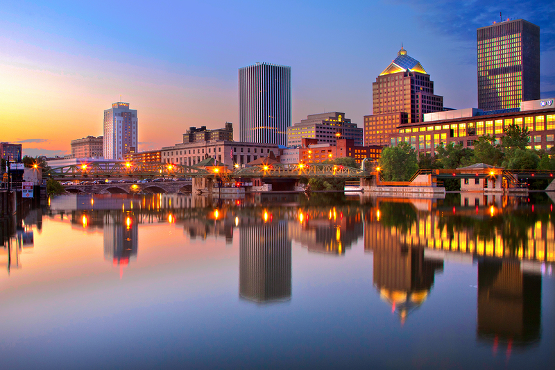 NY255.jpg :: Looking North along the Genesee River at a portion of Rochester's city skline at twilight

Rochester NY - Summer 2011