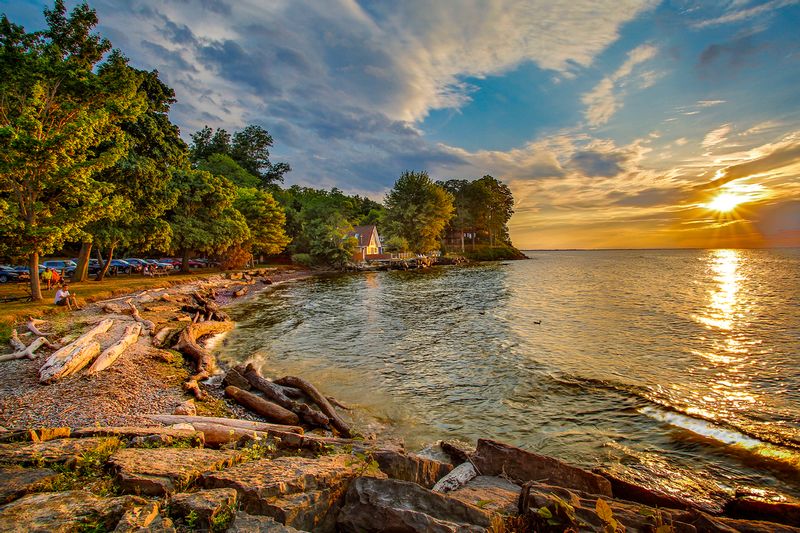NY473.jpg :: Warm Lake Ontario sunset along the shoreline at Webster Park

Webster NY - Summer 2016