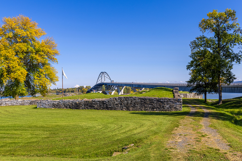 VT035.jpg :: The Lake Champlain Bridge

Crown Point NY - Fall 2021