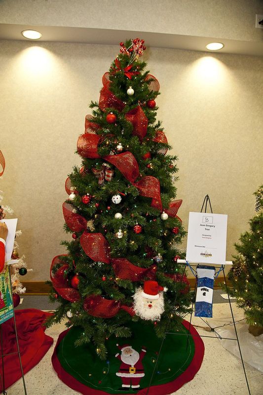 FestivalTrees_Auction_2015_1.jpg