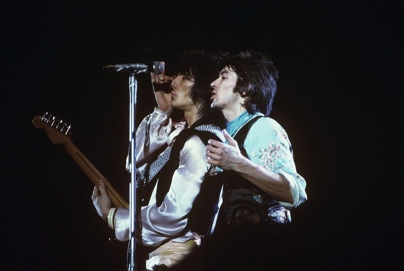 Ron & Rod...107.jpg :: Rod Stewart would go solo & Ron Wood would depart to join the Stones after this final US tour of the Small Faces..I'd read somewhere that some promoters had advertised the tour as 'Rod Stewart & the Faces' which caused some tempers to flare within the group..a great farewell tour from the Small Faces..Rory Gallagher supported this show in SF @ the Cow Palace on 10/9/73....