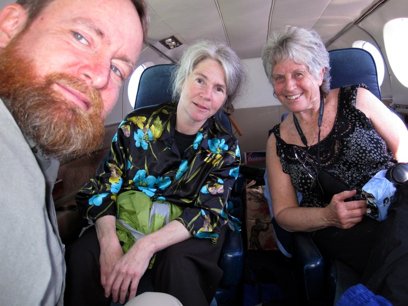 IMG_06121.jpg :: Adrienne, Sara and John on the flight down from Ensenada.