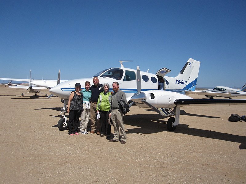 IMG_06361.jpg :: Our group and pilot