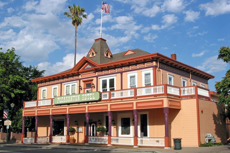 hotel.jpg