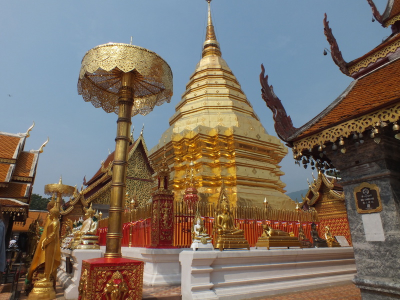 AT2.jpg :: The first day's activities are designed to be easy-going and relaxing. In the morning, we will visit the city's most famous temple. This is known as the Temple on the Mountain, 'Wat Doi Suthep'.