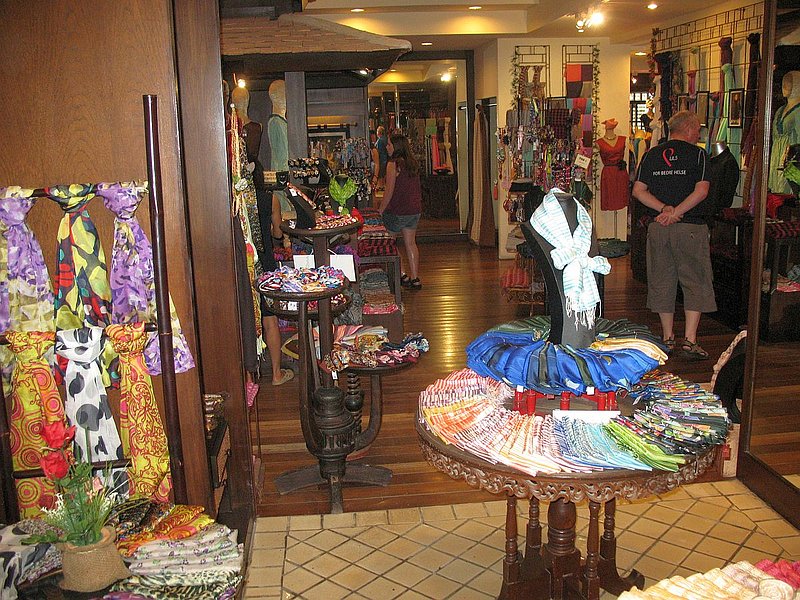 AT21.jpg :: All kinds of silk garments and related products are offered for sale.
