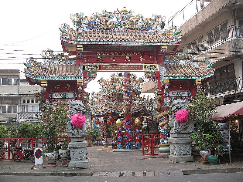 AT27.jpg :: We will finish this outing at a Chinese temple. You can compare this to the Buddhist temples that you will visit while on the tour. 