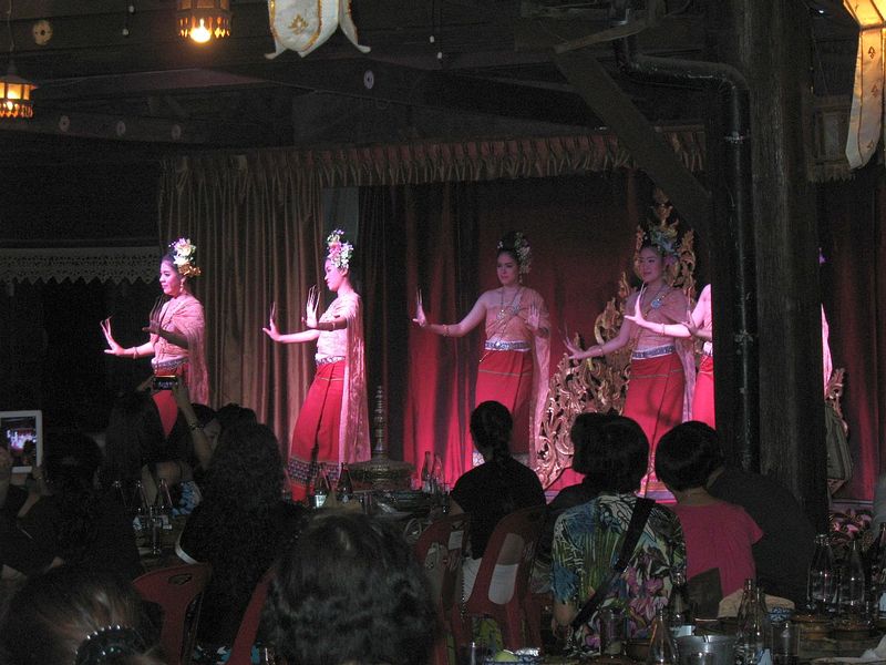 AT28.jpg :: Your evenings in Chiang Mai are free time. After exploring the Night Bazaar, you may enjoy a meal at one of the local open-air restaurants. Here you can sample traditional Thai food while being entertained by Thai dancers. A nice relaxing way to end the day.