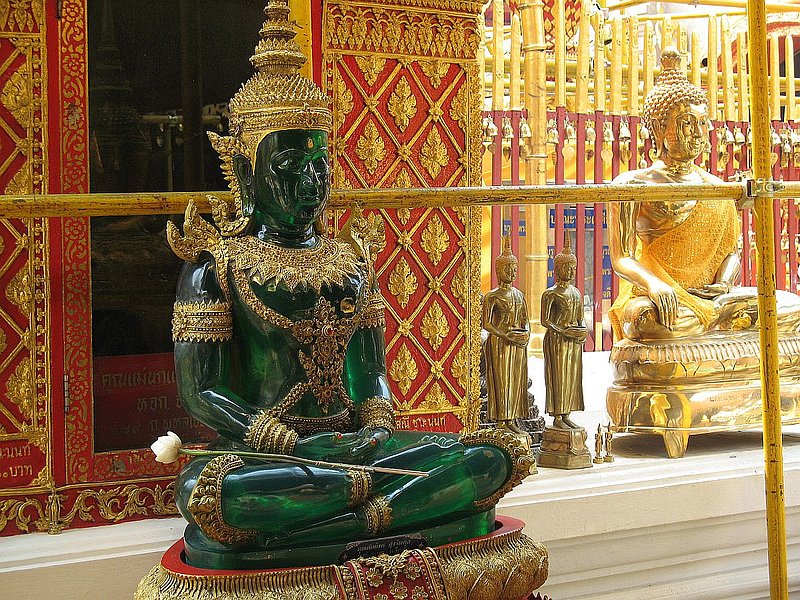 AT7.jpg :: You will have plenty of time to walk around, and view the temple complex.