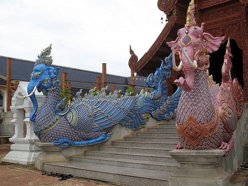 CD31.jpg :: Some of the temples have quite interesting designs. 