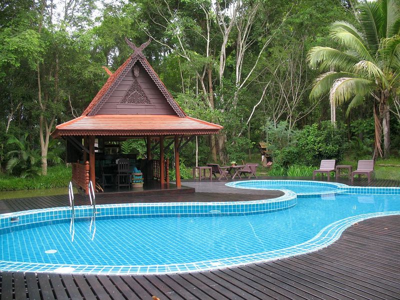 CD37.jpg :: Or maybe relax alongside the swimming pool. 