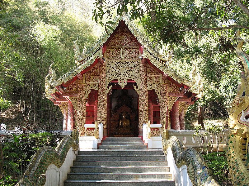 F8.jpg :: The area around the cave is an important religious site with many interesting buildings.