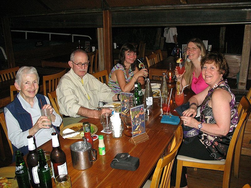 Z2.jpg :: - have a meal on a riverboat restaurant. Enjoying the riverside scenery at night, as the boat goes slowly down the river.