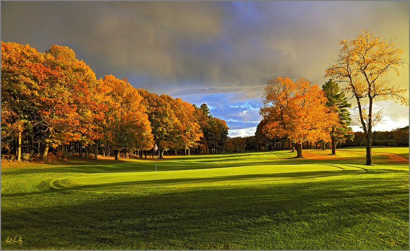 01  P101--0351  1200px  V3  SS.jpg :: _ hole at Peninsula State Park GC, a daily fee golf course in Ephraim, Door County, Wisconsin.  October, 2010.  PM shoot.  Photo by Paul Hundley.