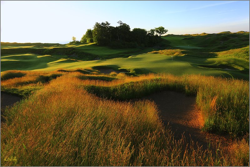 03  W102a--1851  1200px  V2  SS.jpg :: 18th hole on the Straits course at Whistling Straits; Haven, Wisconsin. Photo by Paul Hundley