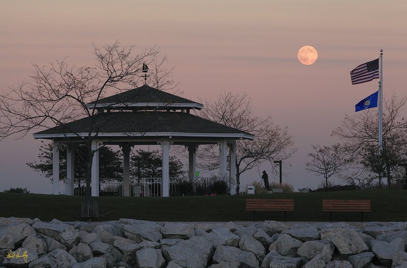 06  WI--Port Washington  52  1200px  V1  SS1.jpg :: Port Washington lakefront; Port Wasdhington, Wisconsin; \