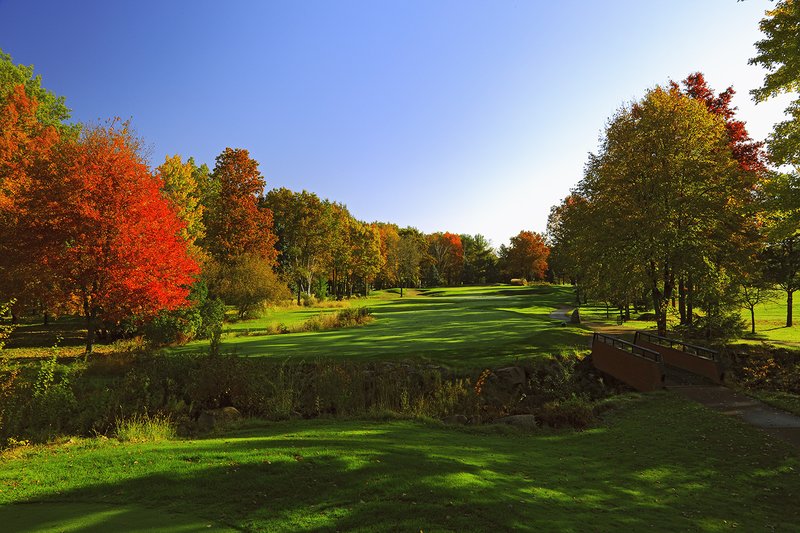 24  S108--0751  1500px  V1.jpg :: _ hole at Senrtyworld CG, a daily fee golf course designed by Robert Trebt Jones, Jr. Located in Stevend Point, Wisconsin and owned by Sentry Insurance Company.  October, 2010 PM shoot.   Photograph by Paul Hundley