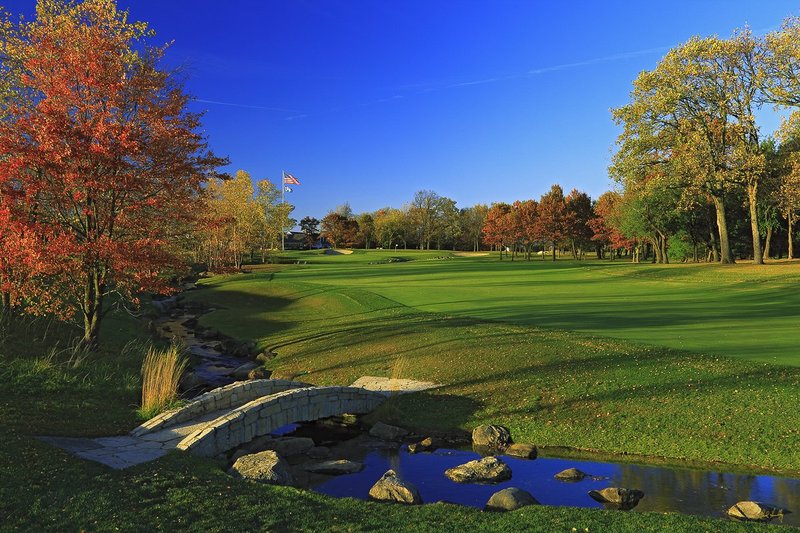 50  Conway Farms GC Lake Forest IL -- 1850.jpg :: The (par 5) 18th hole at Conway Farms GC, a private country club in Lake Forest, Illinois.  Course design by Tom Faxio.  Site of the 2012 USGA Mid Amateur Championship and the PGA's 2013 BMW Championship.  October, 2010.  PM shoot.  Photograph by Paul Hundley.