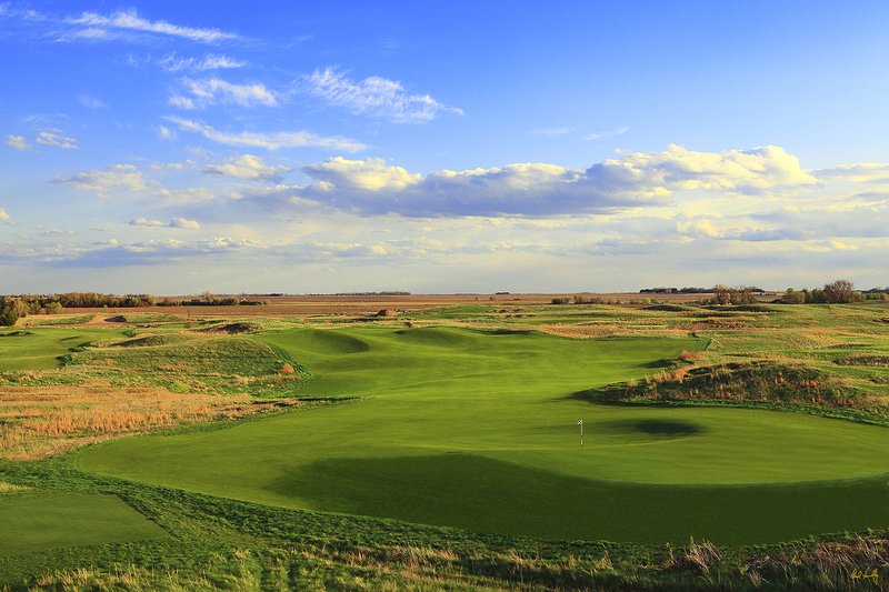 A106--0952 with signature.jpg :: The par four 9th hole at Awarii Dunes, a private golf club located in Kearney, Nebraska.  Designed by Jim Engh and built by Neibor Construction.  May, 2011; PM shoot.  Photograph by Paul Hundley.
