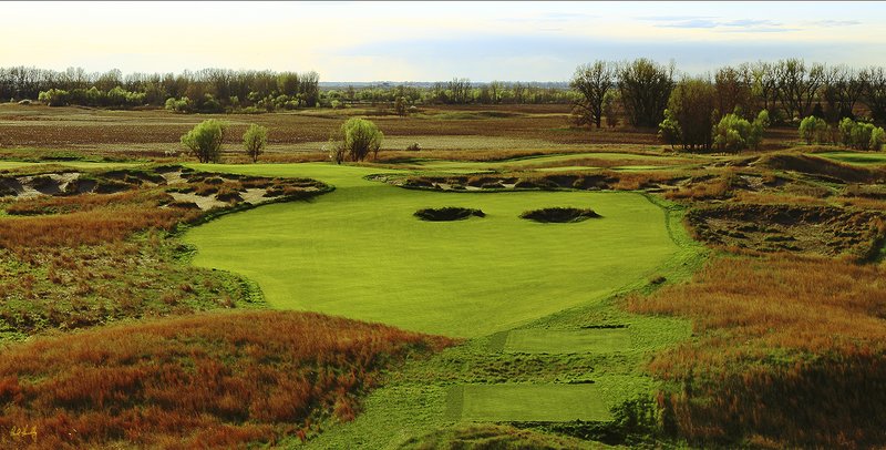 A106--1067 with signature.jpg :: The par four 10th hole at Awarii Dunes, a private golf club located in Kearney, Nebraska.  Designed by Jim Engh and built by Neibor Construction.  May, 2011; PM shoot.  Photograph by Paul Hundley.