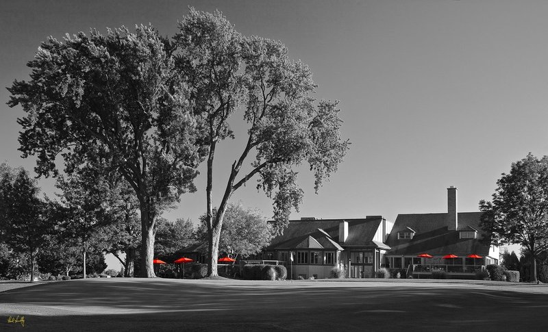 B108--0950  V2  1500px  SS.jpg :: The par four 9th hole (with the clubhouse in the background) at The Wisconsin Club, a private golf and dinner club in Milwaukee, Wisconsin. October, 2011.  Photograph by Paul Hundley.