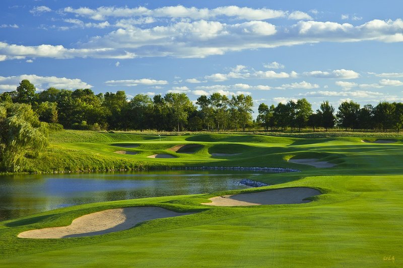 C111--0851  1200px  V1  SS with signature.jpg :: The par five 8th hole at Conway Farms Golf Club, a private walking-only course in Lake Forest, Illinios.  Designed by Tom Fazio. Site of the 2012 USGA Mid Amateur Championship and the PGA's 2013 BMW Championship.  September, 2010.  PM shoot.  Photograph by Paul Hundley.